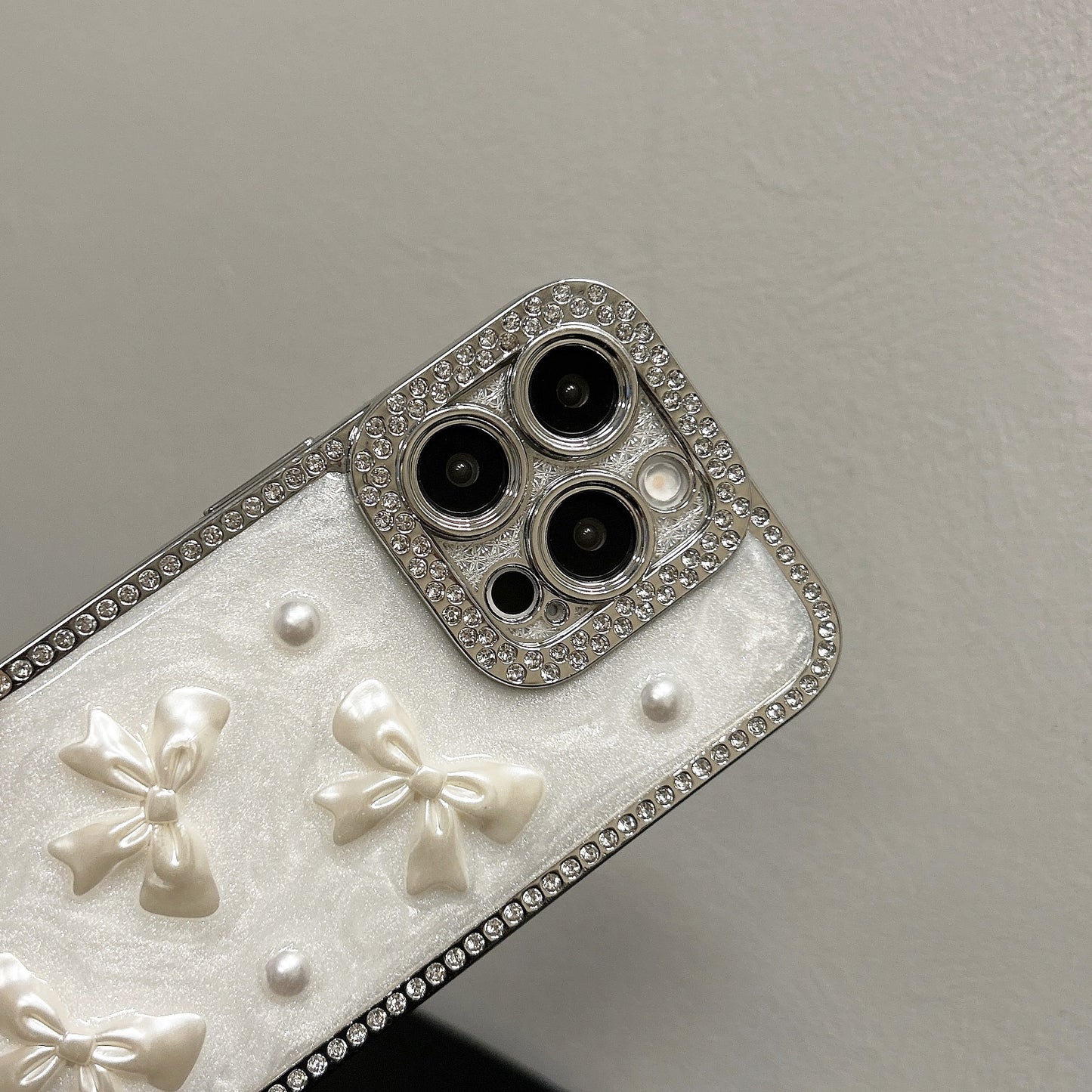 Pearl Bow iPhone Case – Diamond-Studded Design with Glossy Finish, Elegant Pearl Detailing, Luxury Protective Case for iPhone 16/15/14/13, Perfect Gift for Her