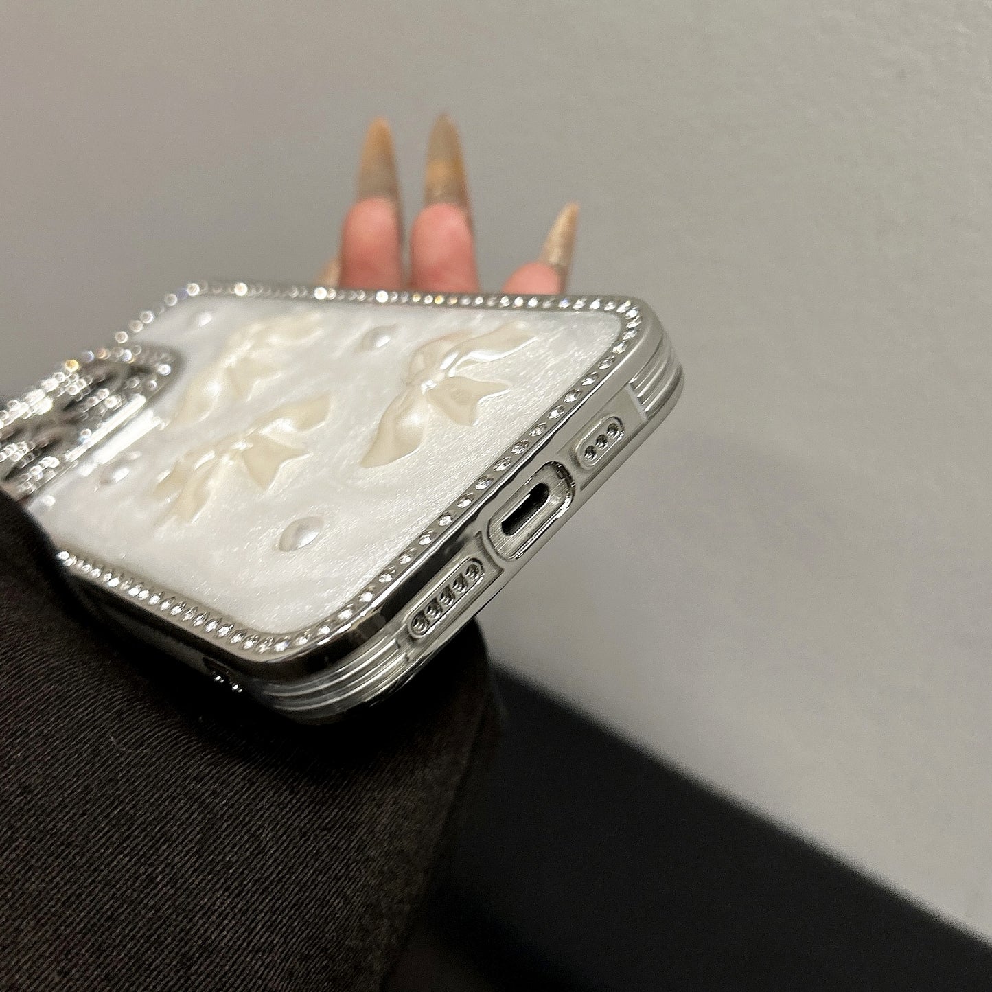 Pearl Bow iPhone Case – Diamond-Studded Design with Glossy Finish, Elegant Pearl Detailing, Luxury Protective Case for iPhone 16/15/14/13, Perfect Gift for Her