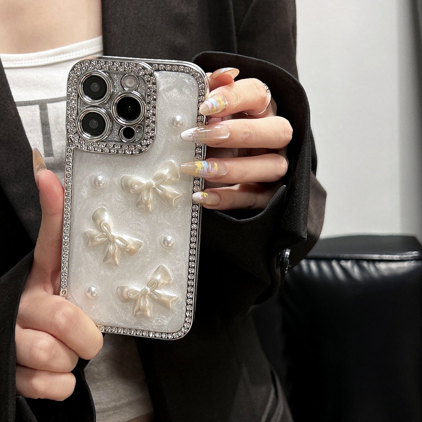 Pearl Bow iPhone Case – Diamond-Studded Design with Glossy Finish, Elegant Pearl Detailing, Luxury Protective Case for iPhone 16/15/14/13, Perfect Gift for Her