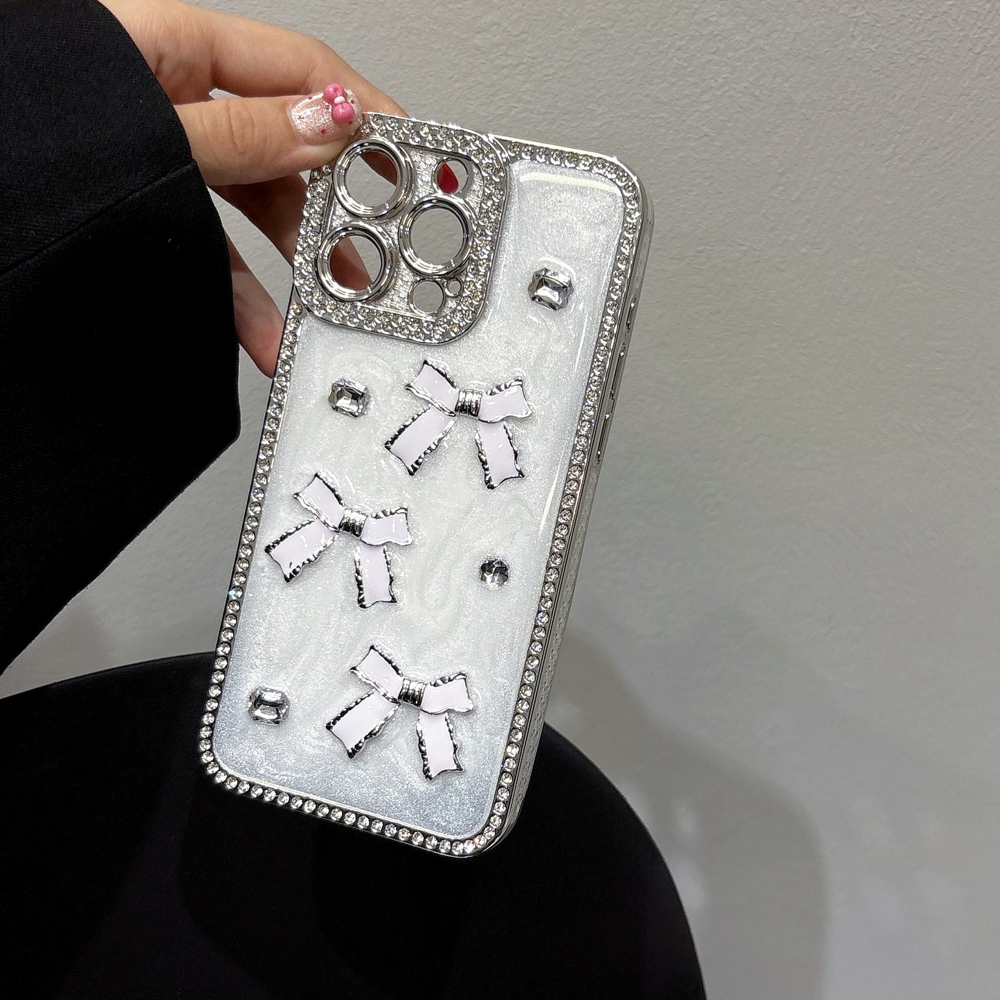 Crystal Bow iPhone Case – Diamond-Encrusted Design with Glossy White Finish, Elegant and Chic, Perfect for iPhone 16/15/14/13 Luxury Gift for Her