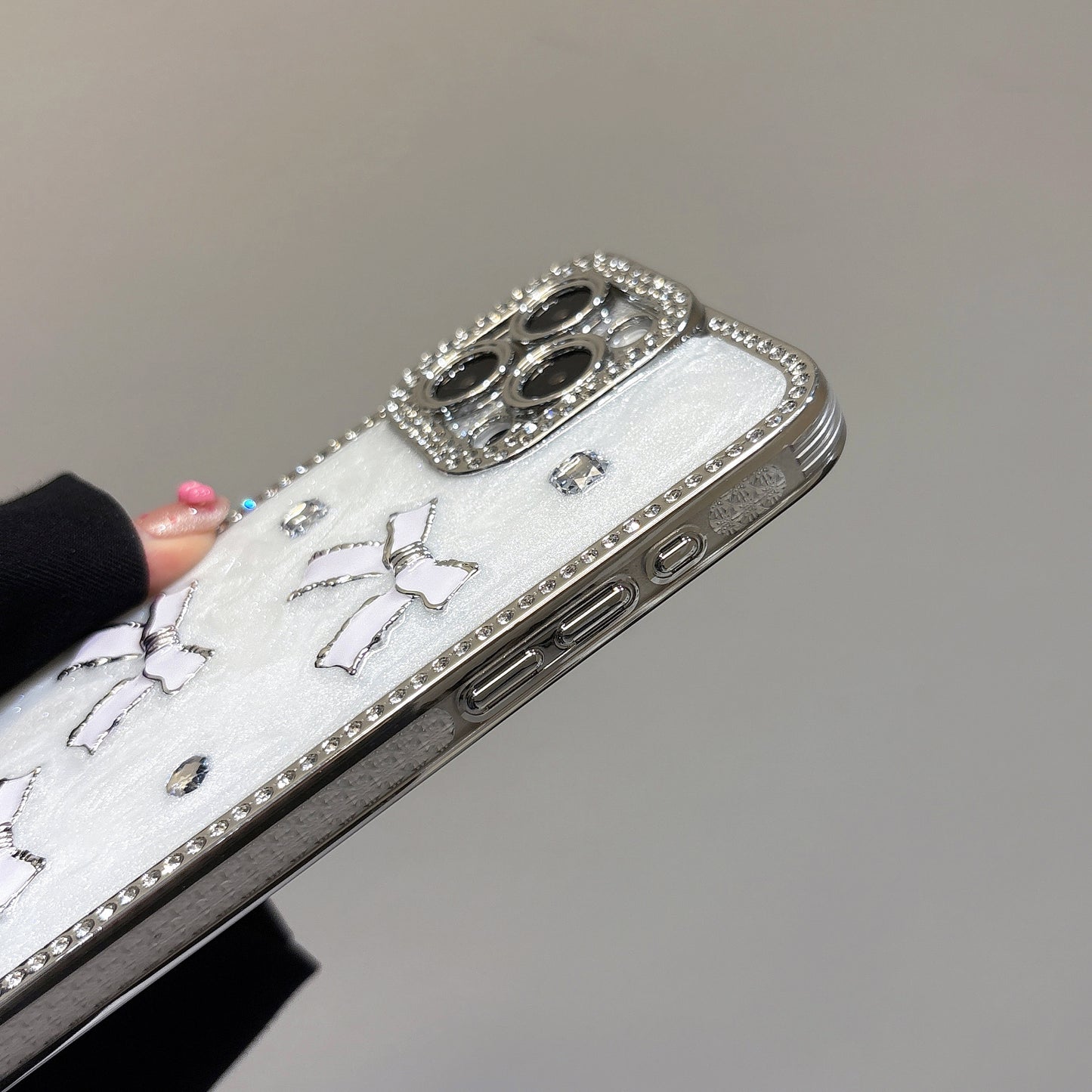 Crystal Bow iPhone Case – Diamond-Encrusted Design with Glossy White Finish, Elegant and Chic, Perfect for iPhone 16/15/14/13 Luxury Gift for Her