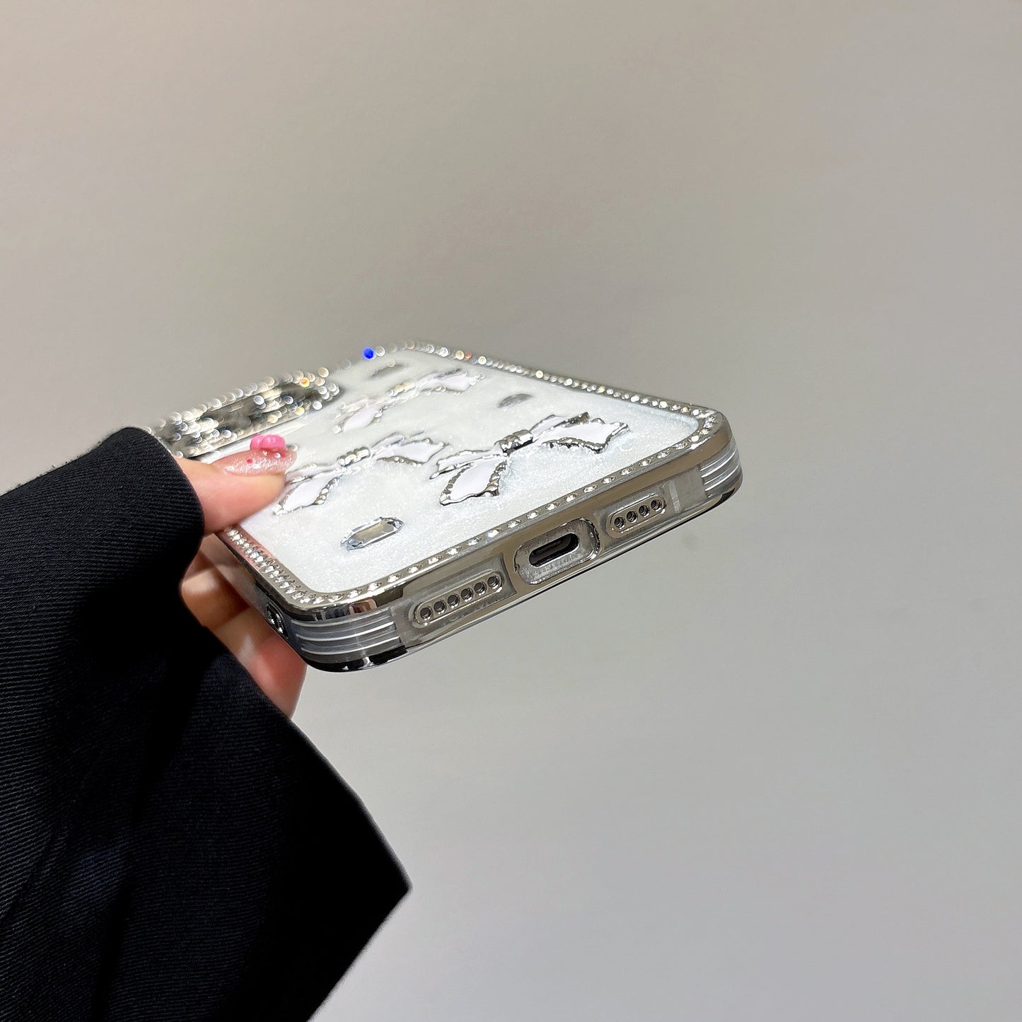 Crystal Bow iPhone Case – Diamond-Encrusted Design with Glossy White Finish, Elegant and Chic, Perfect for iPhone 16/15/14/13 Luxury Gift for Her